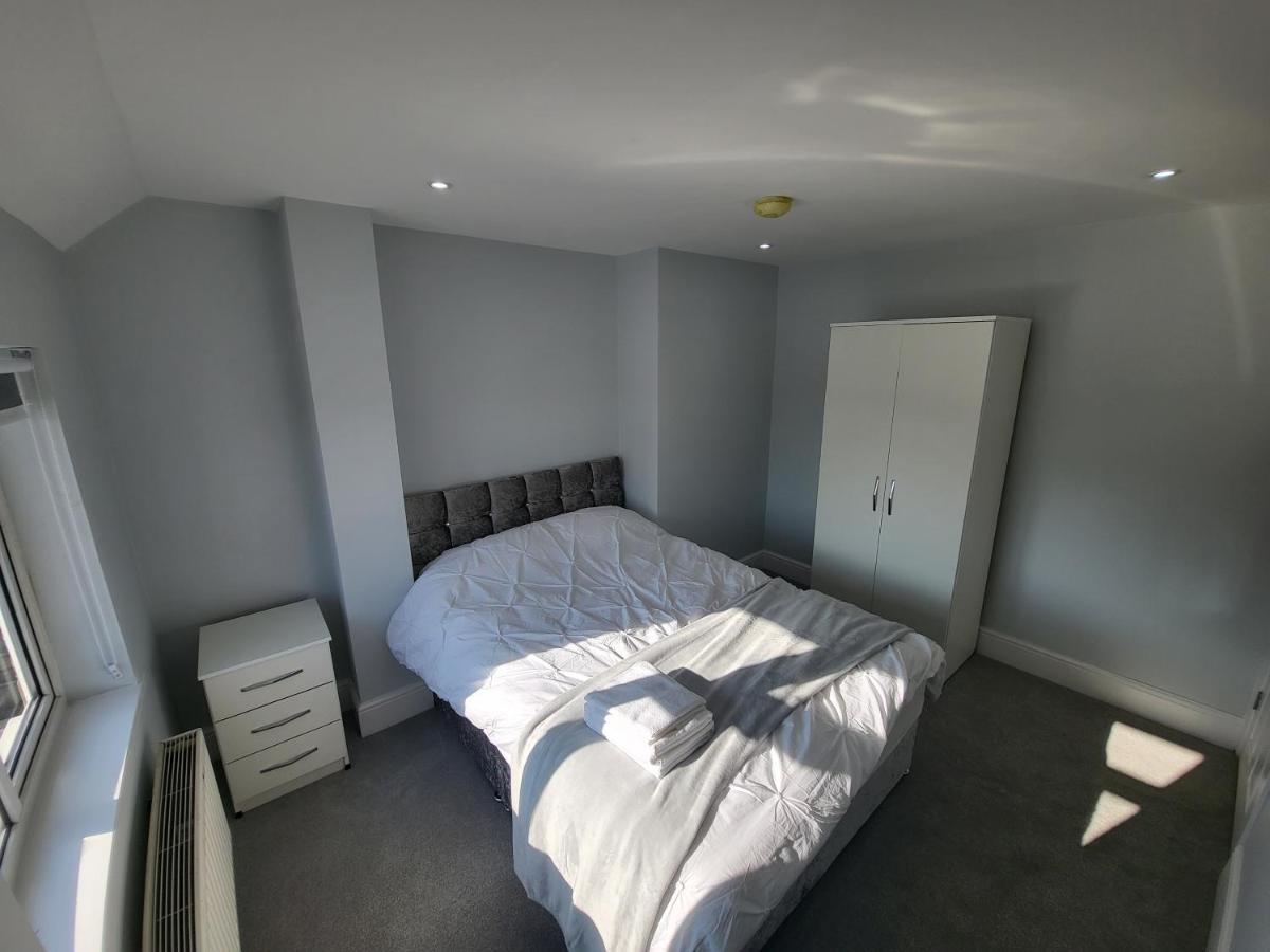 High Spec Large 6 Bedroom House! Kingston upon Thames  Eksteriør billede