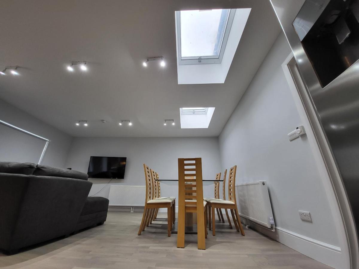 High Spec Large 6 Bedroom House! Kingston upon Thames  Eksteriør billede
